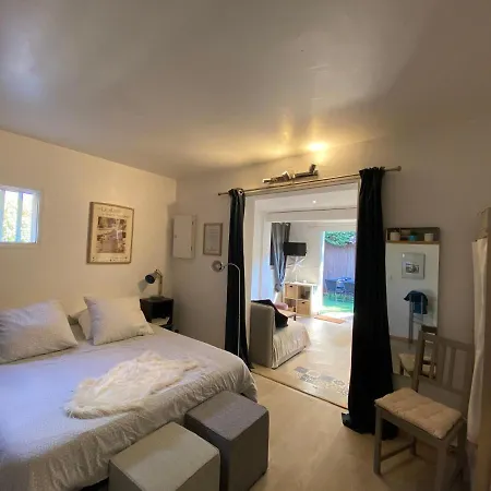 Agreable Studio Proche Sttropez Piscine Et Tennis Gassin Buitenkant foto
