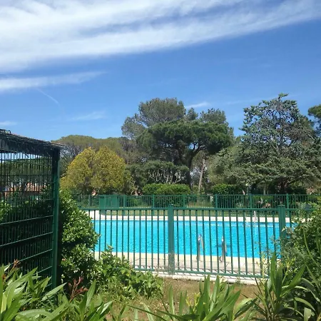 Agreable Studio Proche Sttropez Piscine Et Tennis Gassin Buitenkant foto